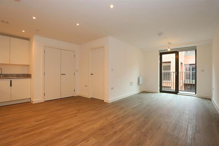 2 Bedroom Flat To Rent In Worrall Street, Salford, M5