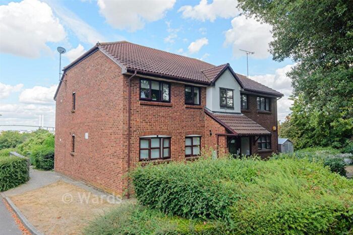 2 Bedroom Apartment For Sale In Griffin Walk, Greenhithe, Kent, DA9