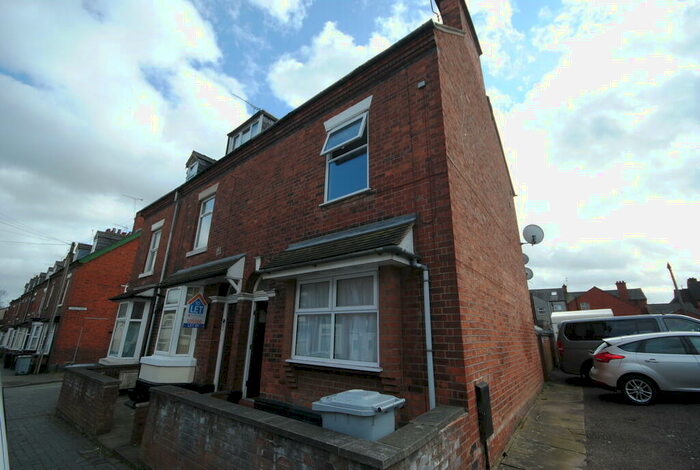 2 Bedroom End Of Terrace House To Rent In Brook Street, Crewe, CW2