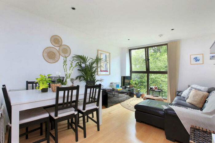 2 Bedroom Flat To Rent In Carter House, Petergate, Wandsworth, London, SW11