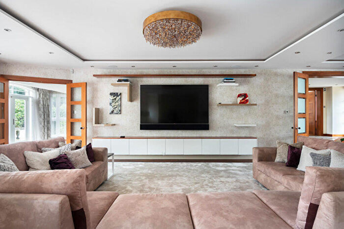 6 Bedroom Detached House To Rent In The Bishops Avenue, Hampstead Garden Suburb, N2
