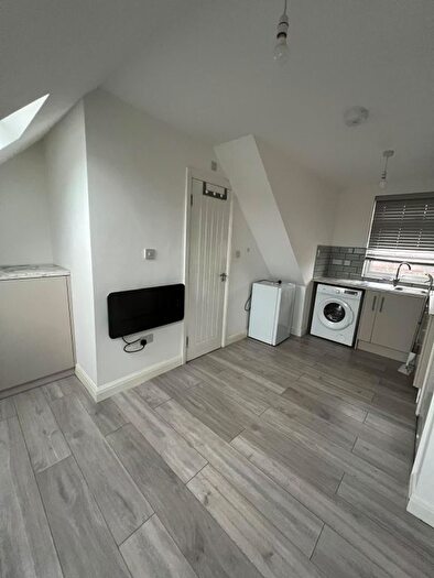 Studio To Rent In Lodge Avenue, Dagenham, RM8