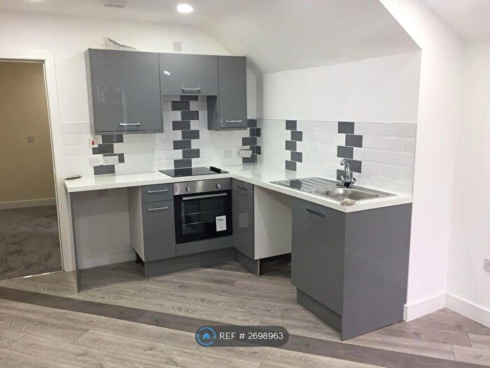 1 Bedroom Flat To Rent In Llantrisant Street, Cardiff, CF24