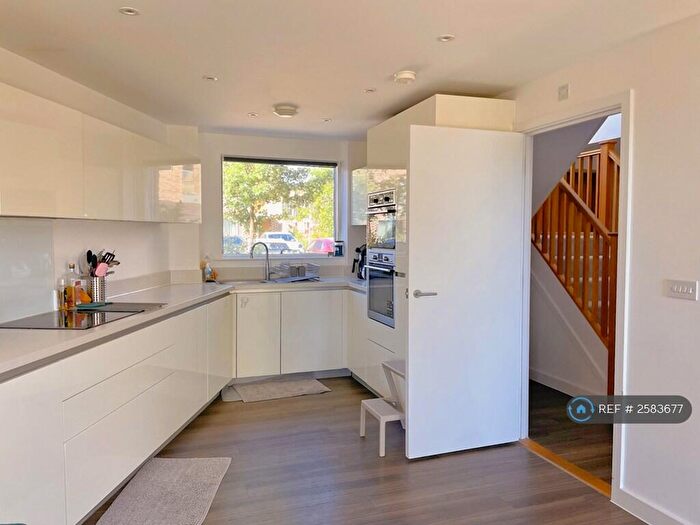 3 Bedroom Flat To Rent In Hobson Road, Trumpington, Cambridge, CB2