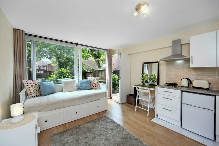 Apartment To Rent In Partington Close, London, N19