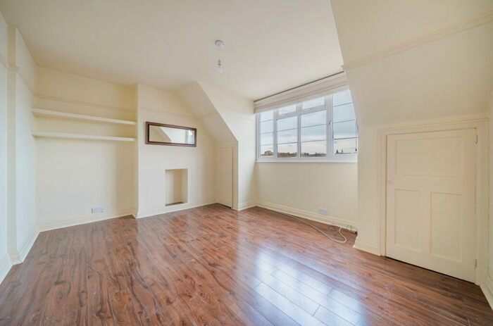 2 Bedroom Flat To Rent In Bromley Road Bromley, BR1