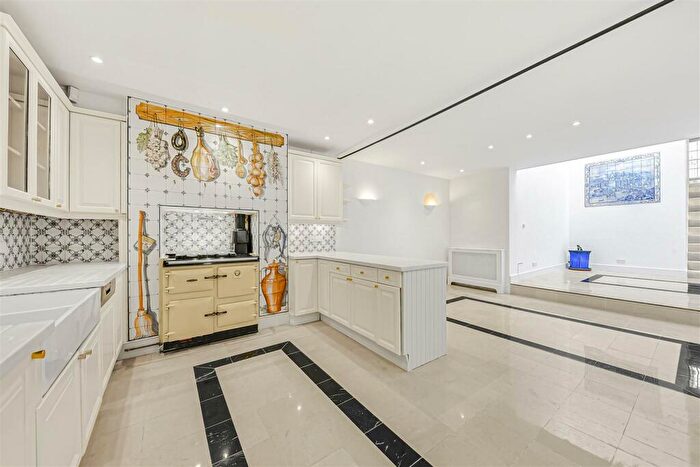 4 Bedroom House To Rent In Billing Road, Chelsea, SW10