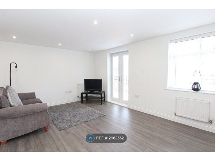 2 Bedroom Flat To Rent In Hudson House, Leigh-On-Sea, SS9