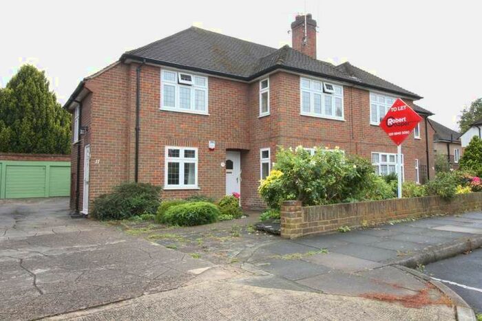 2 Bedroom Maisonette Flat To Rent In The Sigers, Eastcote, HA5