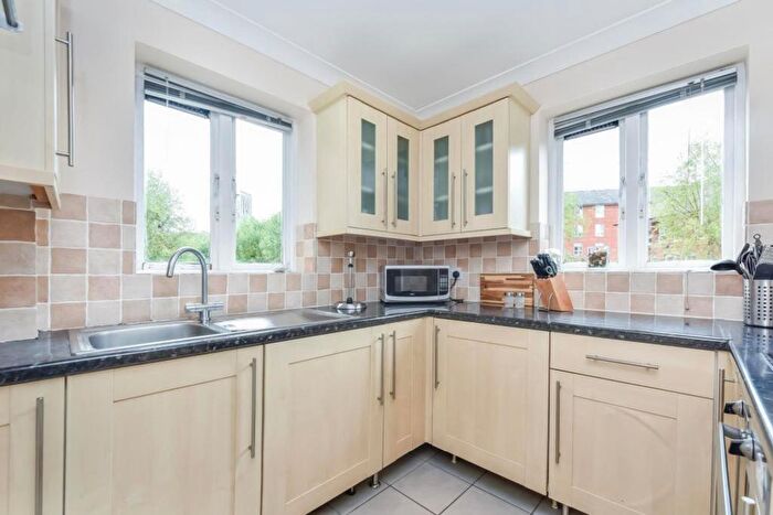 1 Bedroom Flat For Sale In Middleton Drive, London, SE16