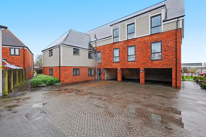 1 Bedroom Flat For Sale In Beaufighter Close, Horsted Park, Chatham, ME4