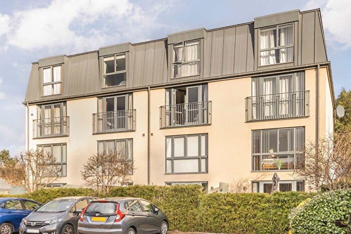 2 Bedroom Maisonette For Sale In Station Road, Hampton, TW12