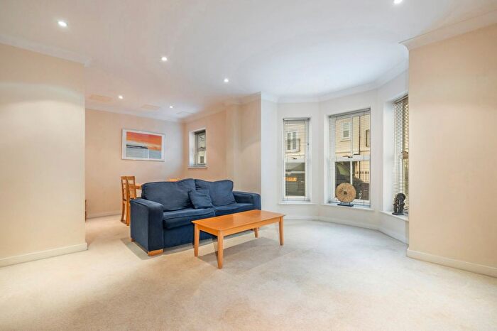 2 Bedroom Flat To Rent In Canal Boulevard, Camden, NW1