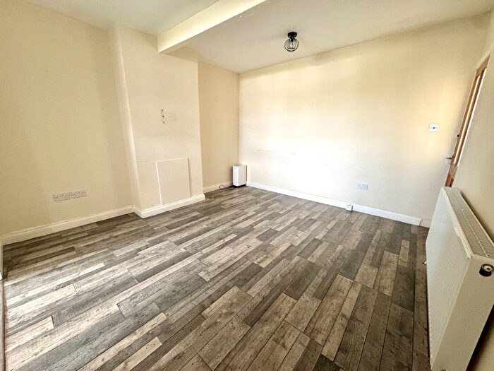 2 Bedroom Maisonette To Rent In Spikes Bridge Road, Southall, UB1