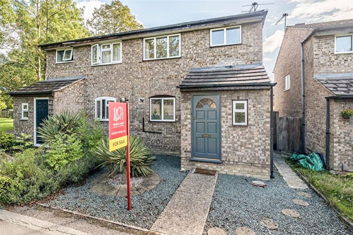 3 Bedroom Semi-Detached House For Sale In Medina Close Wokingham, Berkshire, RG41