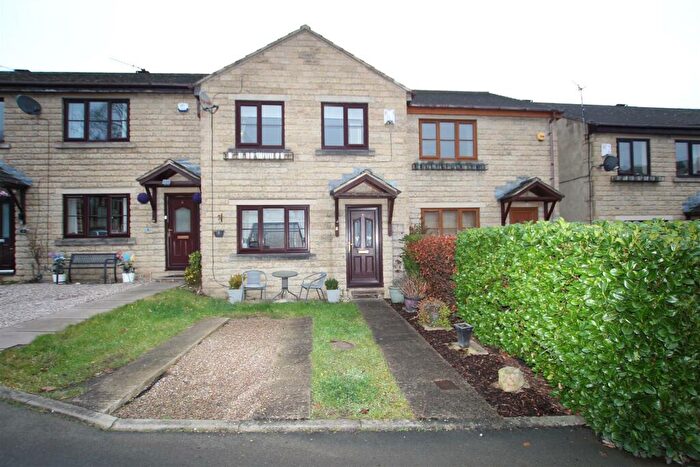 2 Bedroom Town House To Rent In Three Nooked Mews, Idle, Bradford, BD10