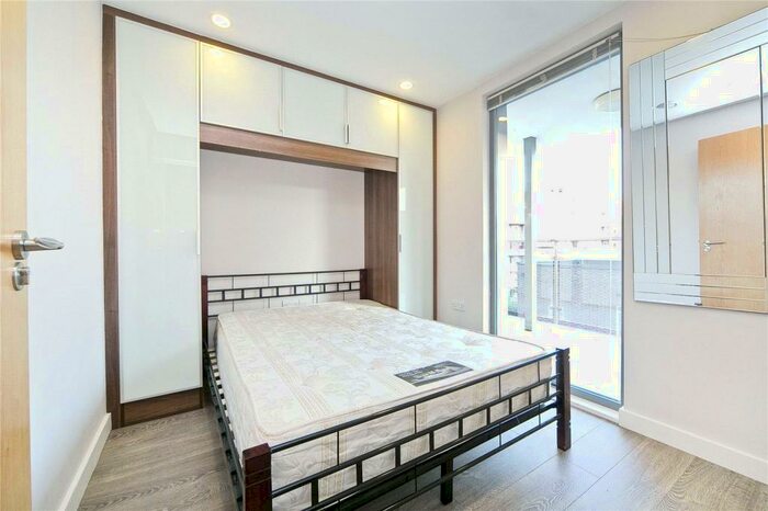 3 Bedroom Flat To Rent In Mintern Street, Hoxton, London, N1