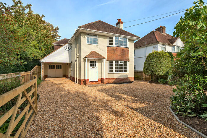 3 Bedroom Semi-Detached House To Rent In Park Avenue, Lymington, SO41