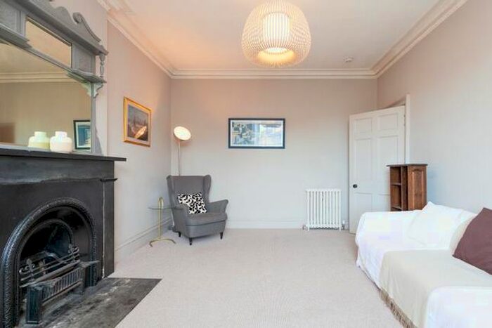 3 Bedroom Flat To Rent In Leopold Place, New Town, Edinburgh, EH7