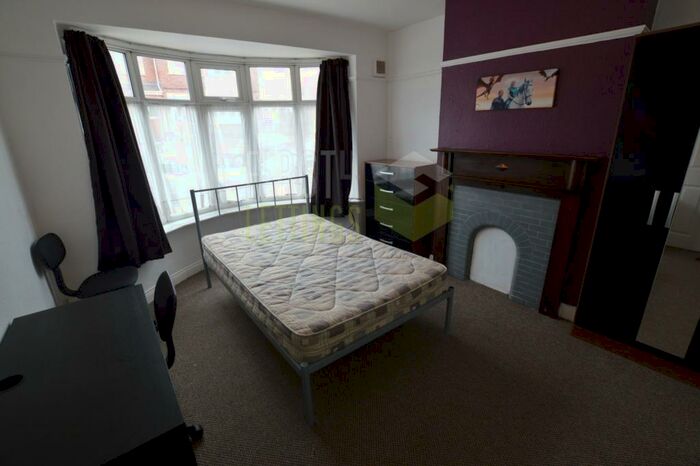 4 Bedroom Semi-Detached House To Rent In Greenhill Road, Leicester, LE2