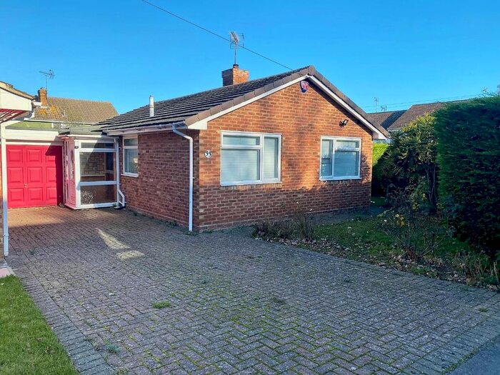 2 Bedroom Detached Bungalow To Rent In Gunnis Close, Rainham, Gillingham ME8
