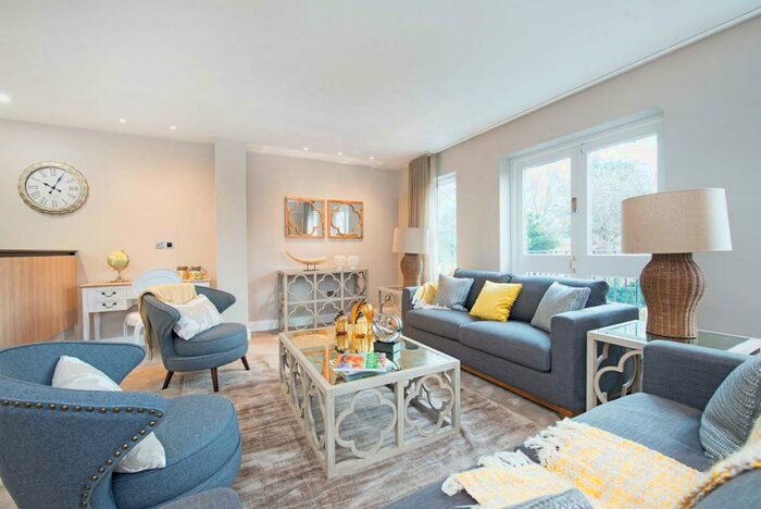 3 Bedroom House To Rent In Flat, Lyndhurst Road, London, A2