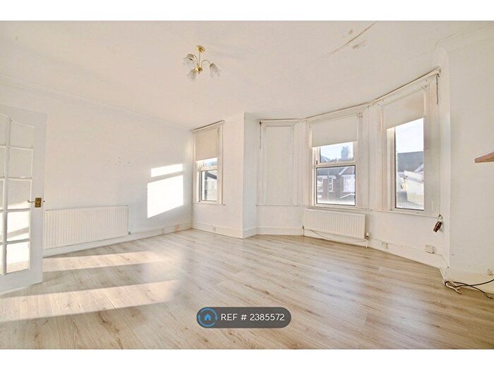 2 Bedroom Flat To Rent In Devonshire Road, London, N13