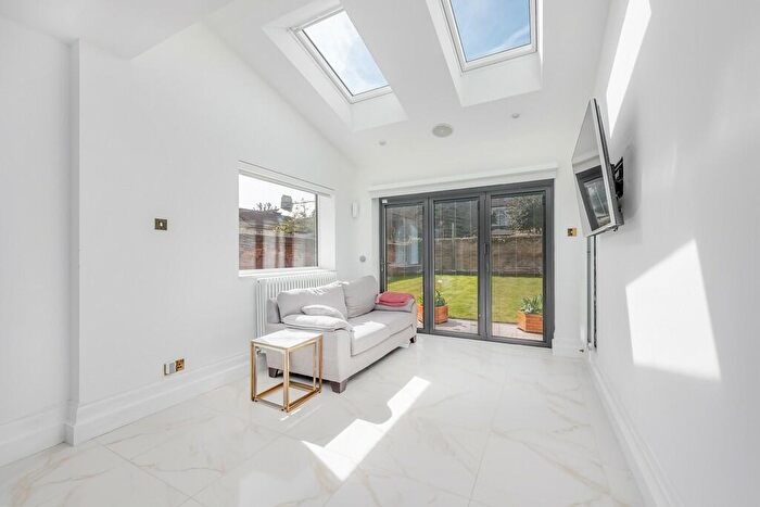6 Bedroom Semi-Detached House To Rent In Clapham Road, Bedford, Bedfordshire, MK41