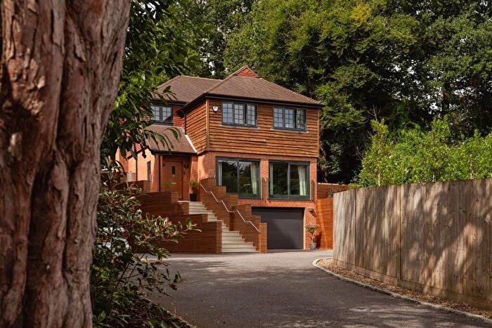 4 Bedroom Detached House For Sale In Roffes Lane, Chaldon, CR3