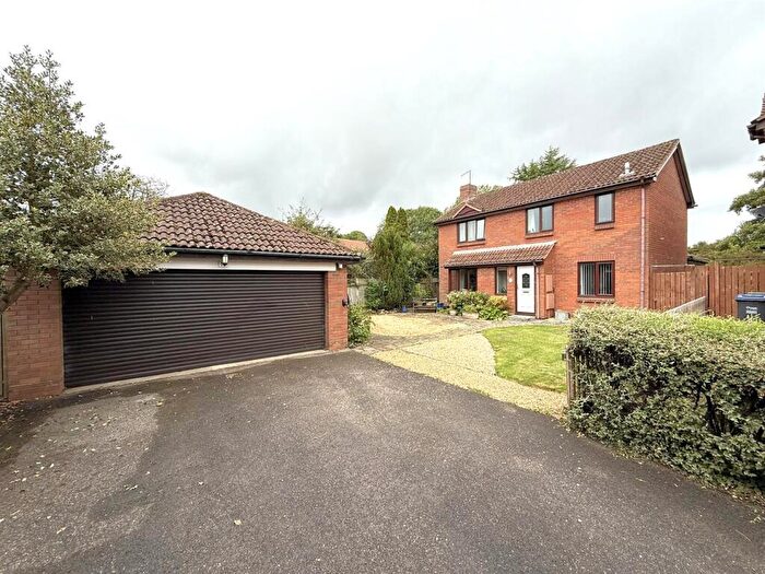 4 Bedroom Detached House For Sale In Provis Mead, Chippenham, SN15