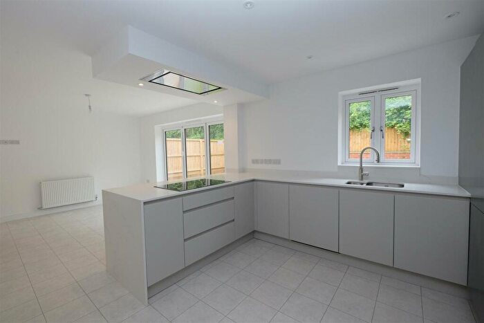 4 Bedroom House For Sale In Water Street Close, Chew Valley, BS40