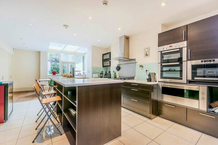 5 Bedroom Property To Rent In Powis Gardens, Notting Hill, London, W11