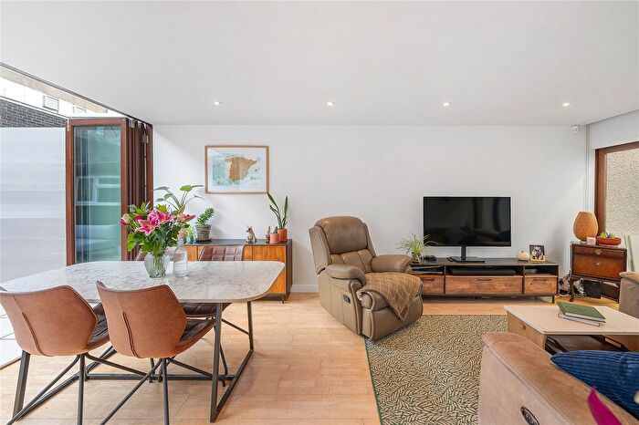 2 Bedroom Flat For Sale In Camborne Road, Southfields, London, SW18