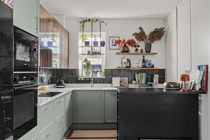 2 Bedroom Flat To Rent In Seaford Road, West Ealing, W13