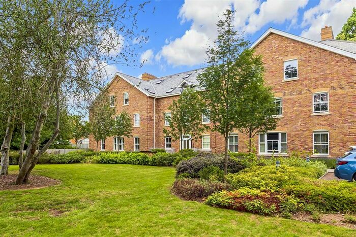 1 Bedroom Flat To Rent In Langdon Park, Teddington, TW11