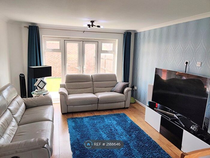 4 Bedroom Detached House To Rent In Redhouse Way, Swindon, SN25