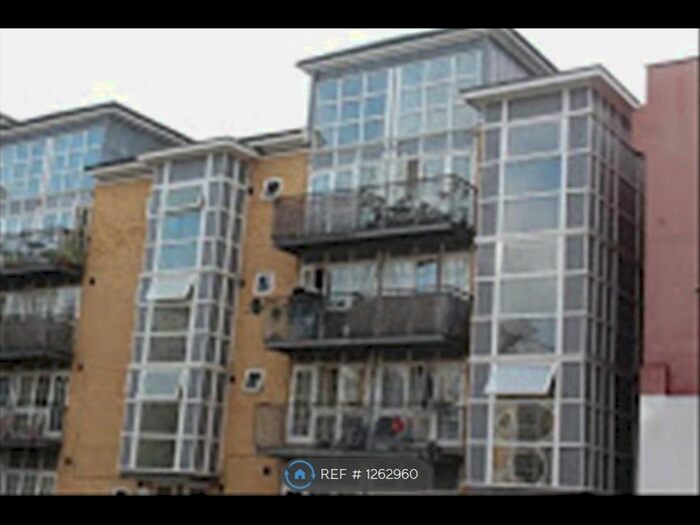 1 Bedroom Flat To Rent In High Street, Romford RM1