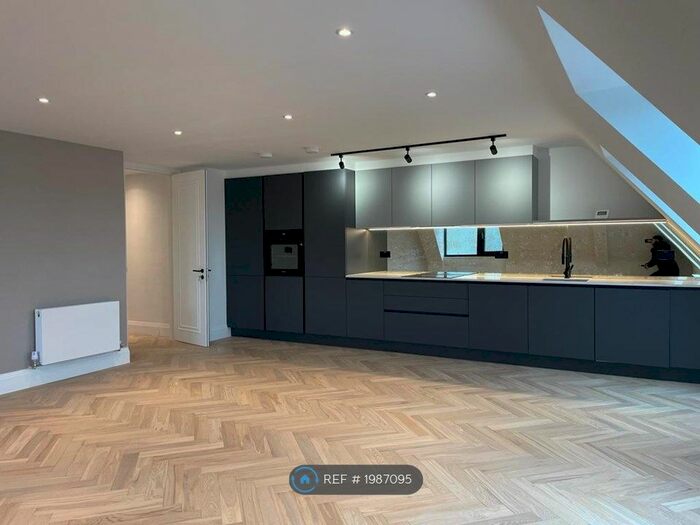 2 Bedroom Flat To Rent In Poet Mansion, London, NW7