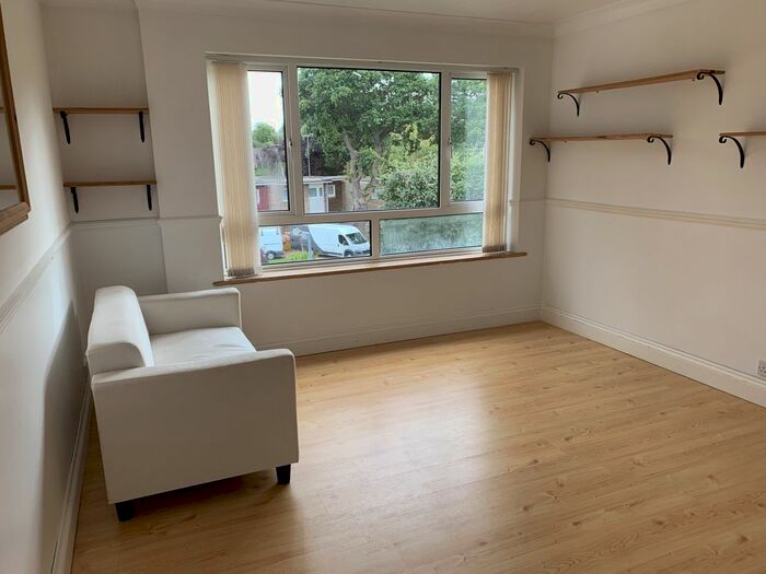 1 Bedroom Flat To Rent In Prestwood, Upper Hitch, Watford, WD19