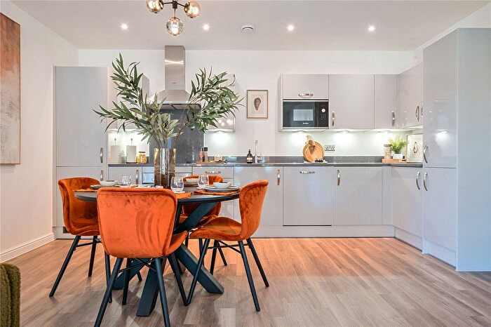 2 Bedroom Flat For Sale In Hadlow Road, Sidcup, DA14