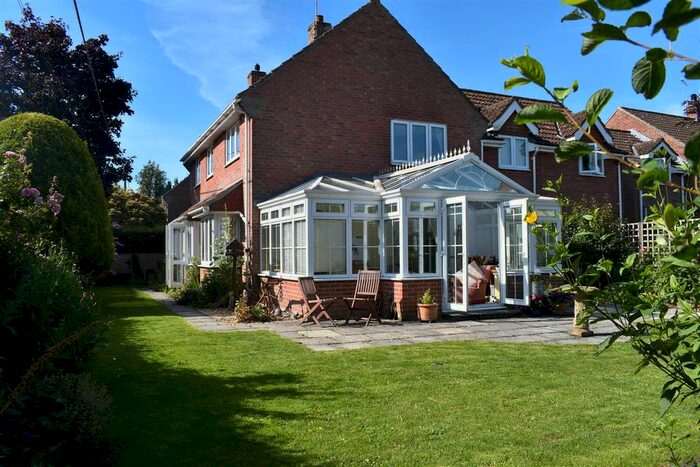 5 Bedroom Detached House For Sale In Yew Tree Close, Chirton, Devizes, SN10