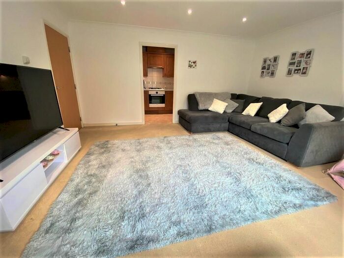 2 Bedroom Flat To Rent In Copthorne Common Road, Copthorne, Crawley, RH10