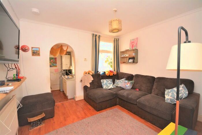 2 Bedroom Terraced House To Rent In Bernard Road, Cowes, PO31