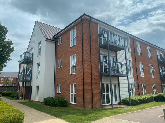 3 Bedroom Apartment To Rent In Holmbush Mews, Faygate, Horsham, RH12