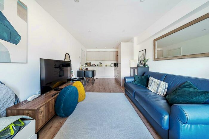 1 Bedroom Flat To Rent In Buckingham House East, Stanmore, Stanmore, HA7