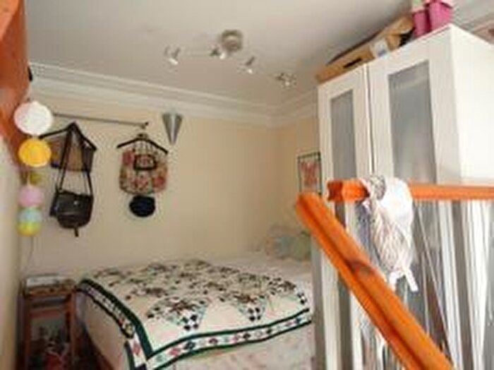 1 Bedroom Flat To Rent In Flat Beech House, / Headingley Lane, Leeds, LS6