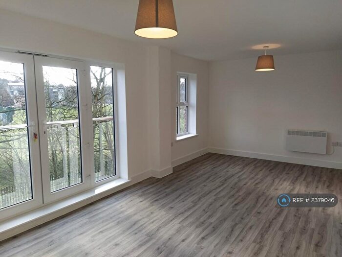 2 Bedroom Flat To Rent In Haldene Road, Macclesfield, SK11