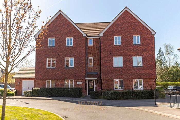 2 Bedroom Flat For Sale In Daffodil Crescent, Crawley, RH10