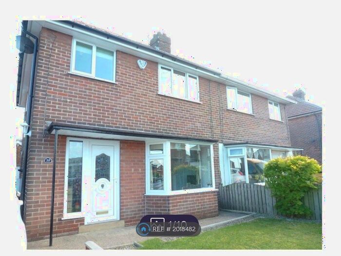 3 Bedroom Semi-Detached House To Rent In Guernsey Road, Dewsbury, WF12