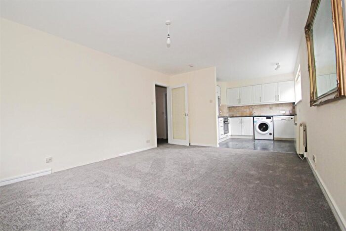 1 Bedroom Flat To Rent In Upper Edgeborough Road, Guildford, GU1